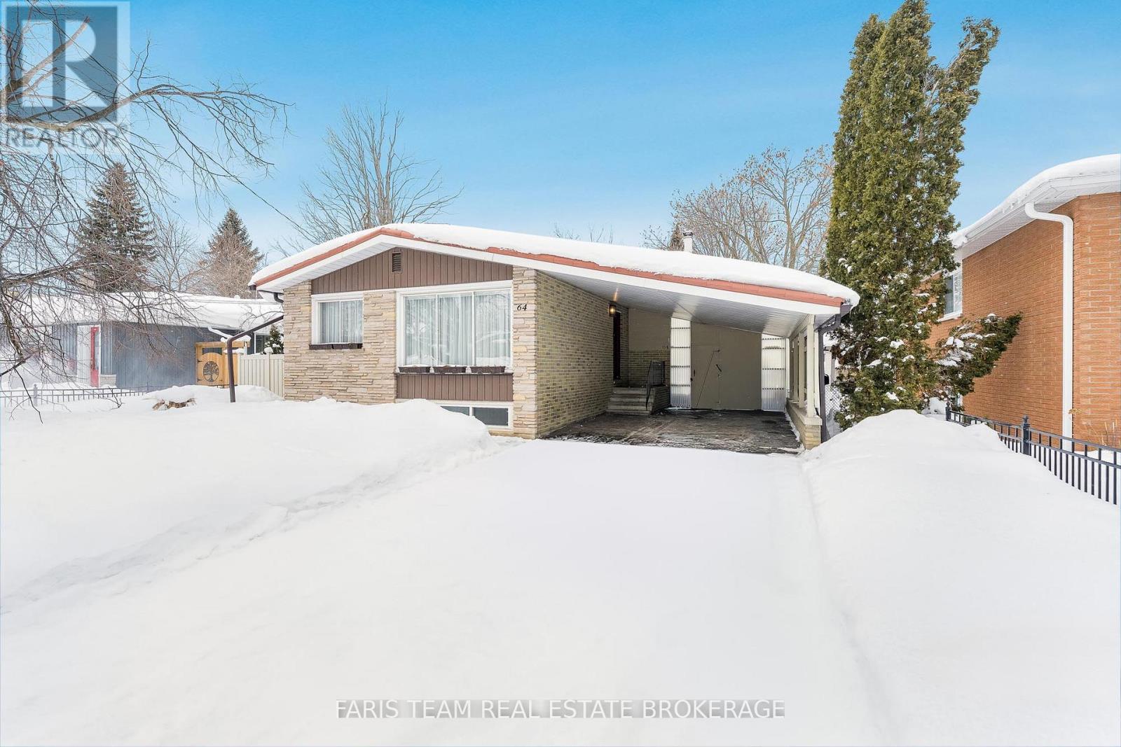 64 STEEL STREET, Barrie, Ontario