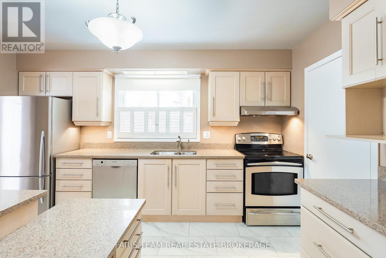 64 Steel Street, Barrie (Grove East), Ontario  L4M 4H5 - Photo 3 - S12771602