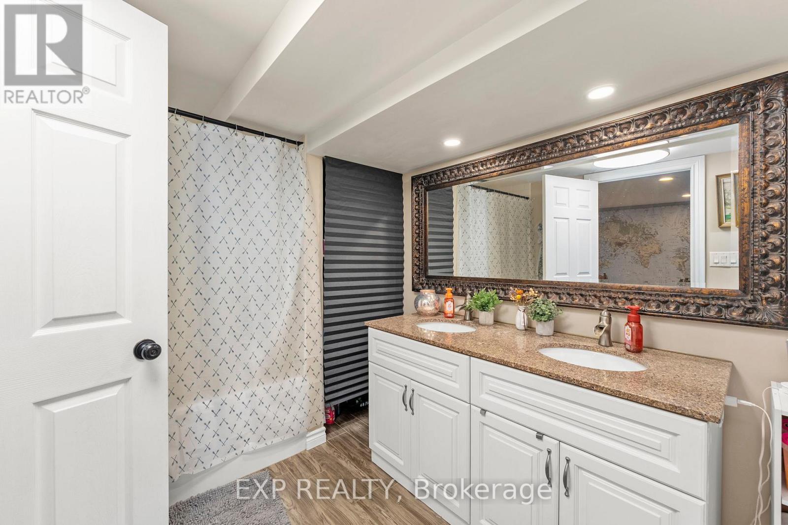 1109 Ravenshoe Road, East Gwillimbury, Ontario  L9P 1R2 - Photo 33 - N12393957