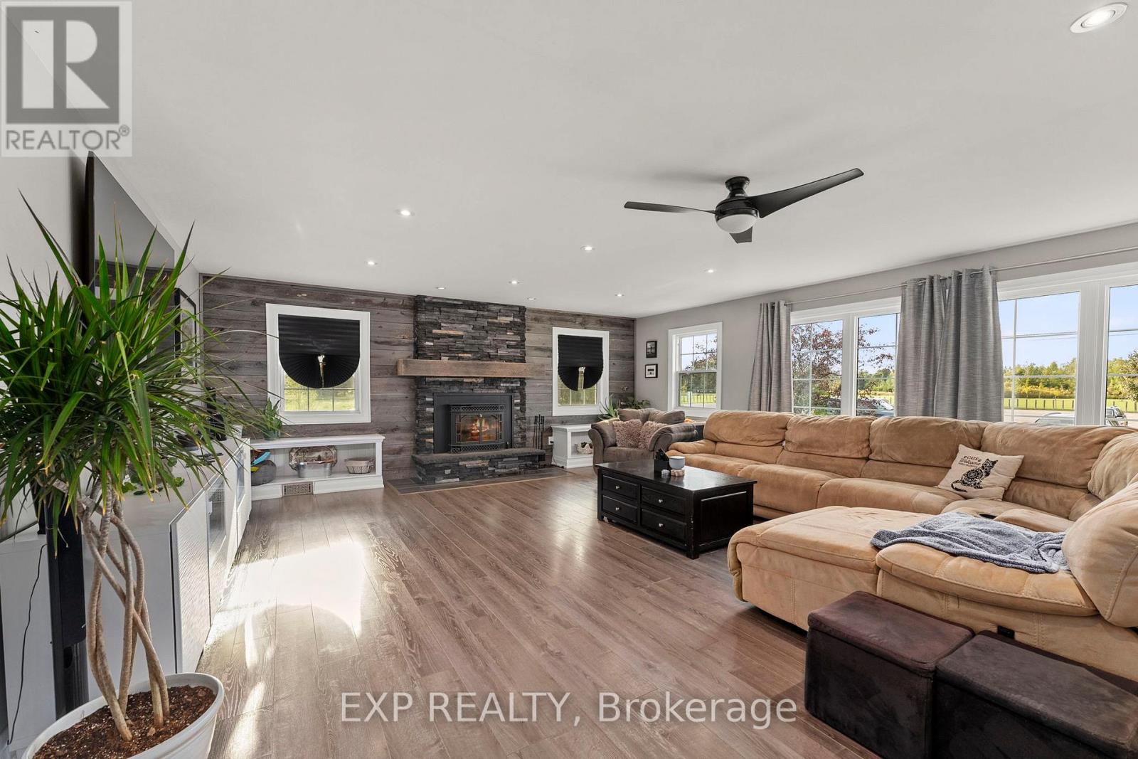 1109 Ravenshoe Road, East Gwillimbury, Ontario  L9P 1R2 - Photo 10 - N12393957