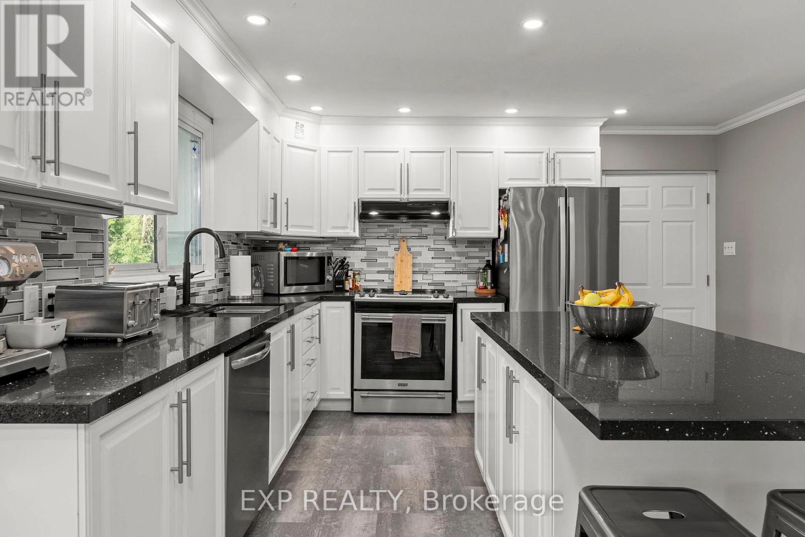 1109 Ravenshoe Road, East Gwillimbury, Ontario  L9P 1R2 - Photo 6 - N12393957