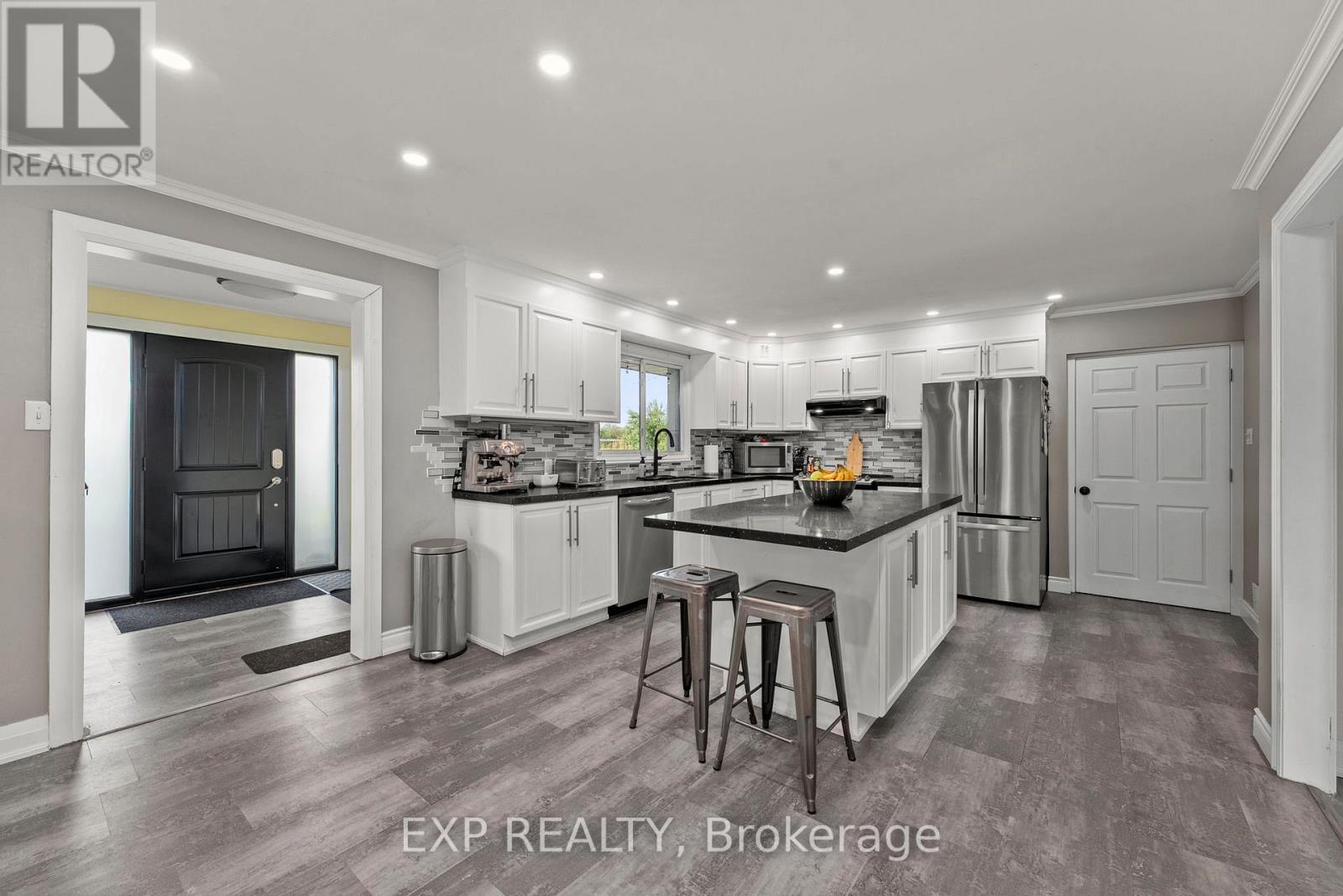 1109 Ravenshoe Road, East Gwillimbury, Ontario  L9P 1R2 - Photo 7 - N12393957