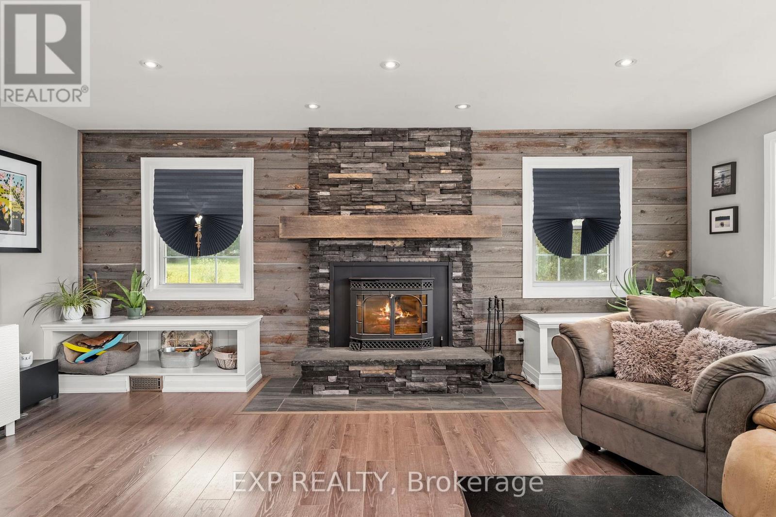 1109 Ravenshoe Road, East Gwillimbury, Ontario  L9P 1R2 - Photo 12 - N12393957