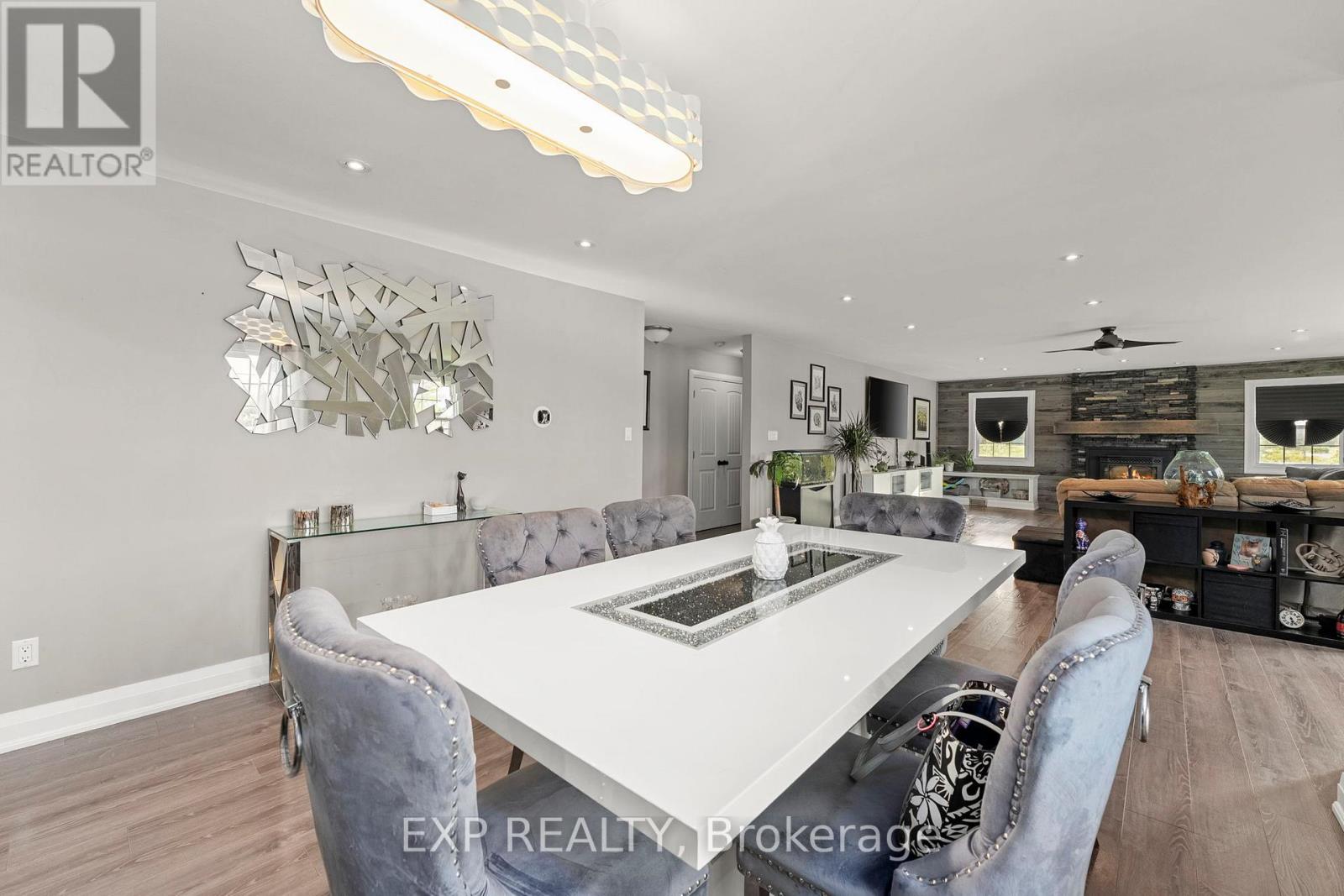 1109 Ravenshoe Road, East Gwillimbury, Ontario  L9P 1R2 - Photo 9 - N12393957