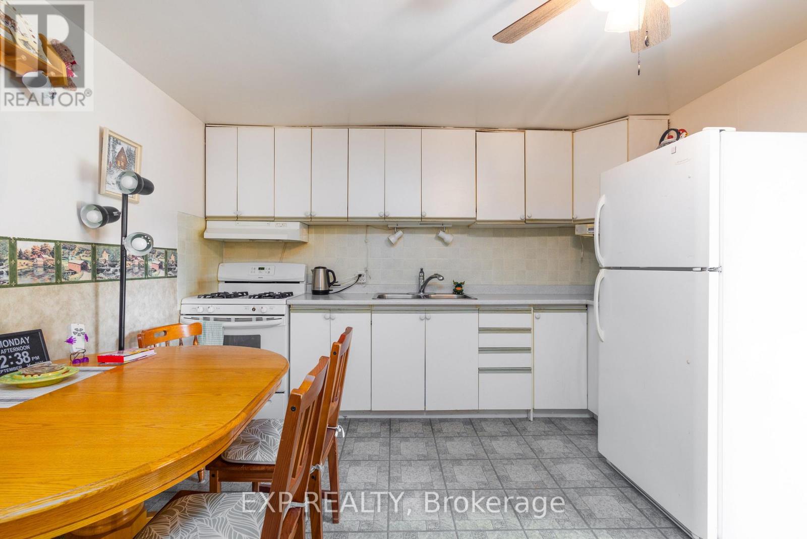 6823 Main Street, Whitchurch-Stouffville, Ontario  L4A 7G4 - Photo 10 - N12557660