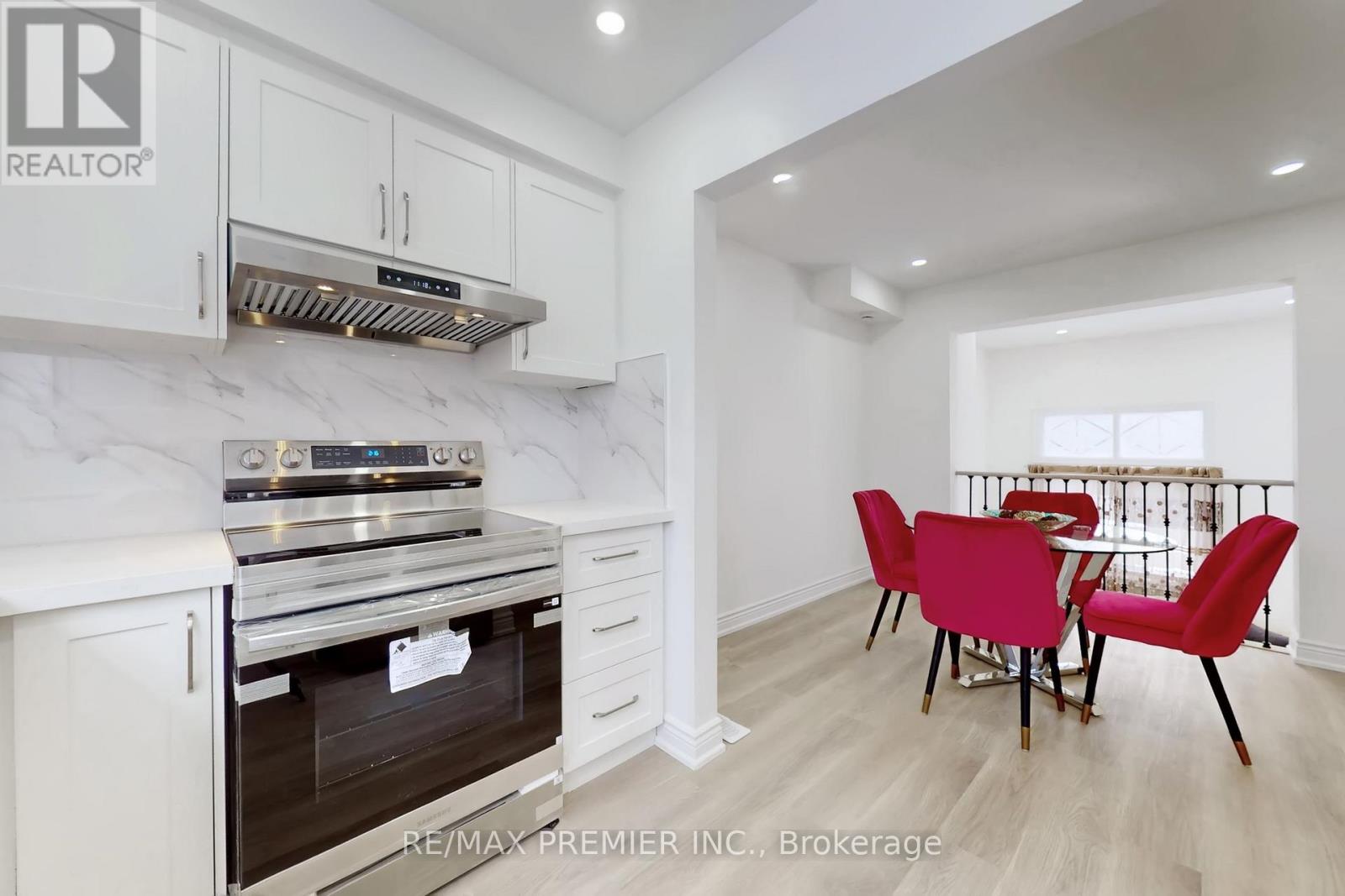 3348 Burdock Place, Mississauga, Ontario  L5A 4B7 - Photo 10 - W12771630