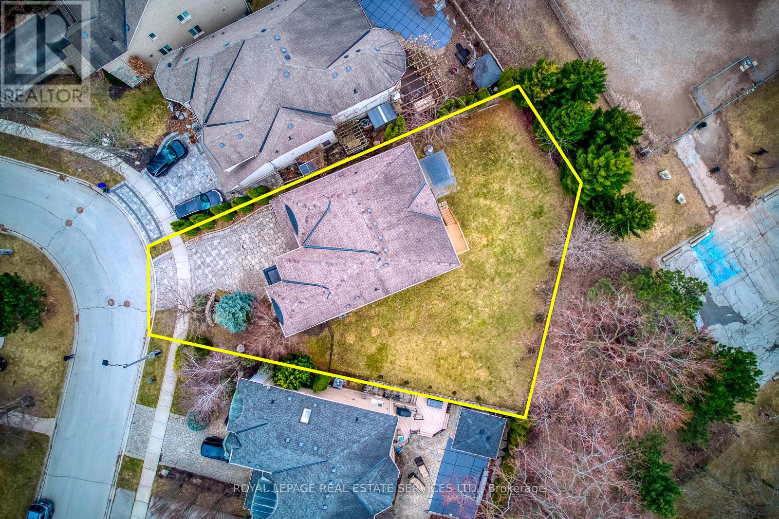 169 Spring Azure Crescent, Oakville, Ontario  L6L 6V7 - Photo 3 - W12771632