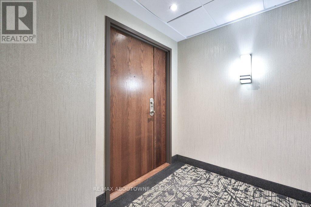 801 - 2511 Lakeshore Road W, Oakville, Ontario  L6L 6L9 - Photo 10 - W12771666