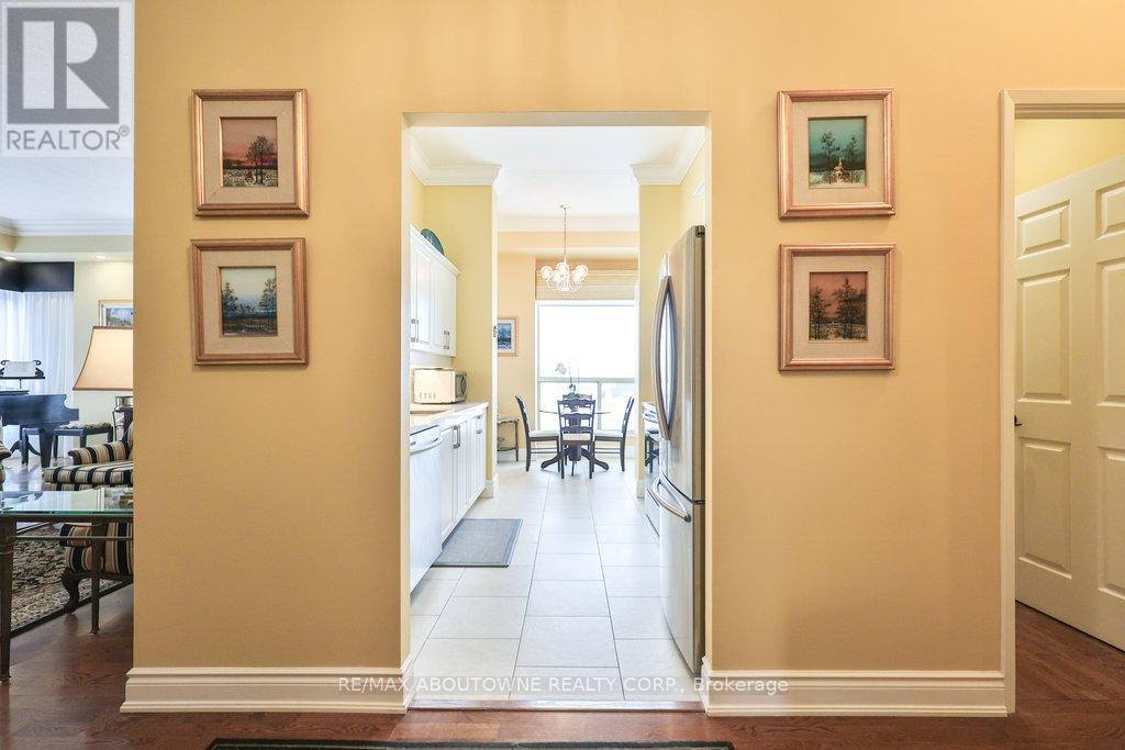 801 - 2511 Lakeshore Road W, Oakville, Ontario  L6L 6L9 - Photo 14 - W12771666