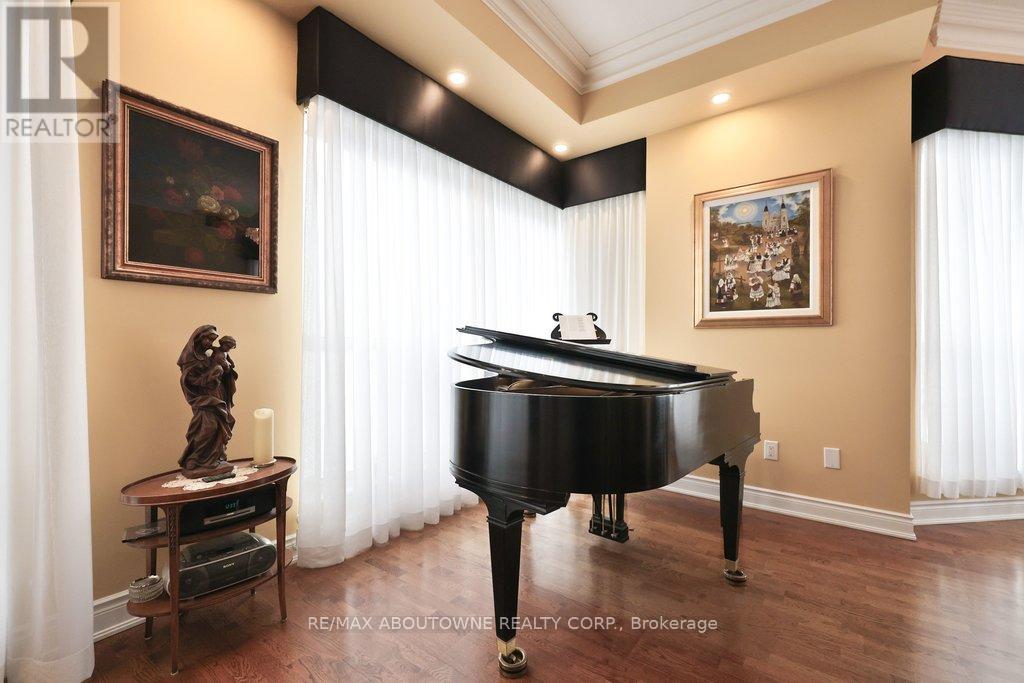 801 - 2511 Lakeshore Road W, Oakville, Ontario  L6L 6L9 - Photo 17 - W12771666