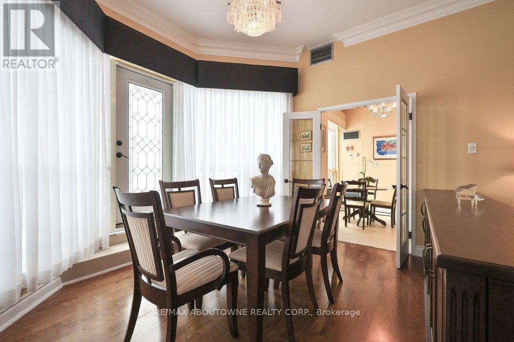 801 - 2511 Lakeshore Road W, Oakville, Ontario  L6L 6L9 - Photo 18 - W12771666