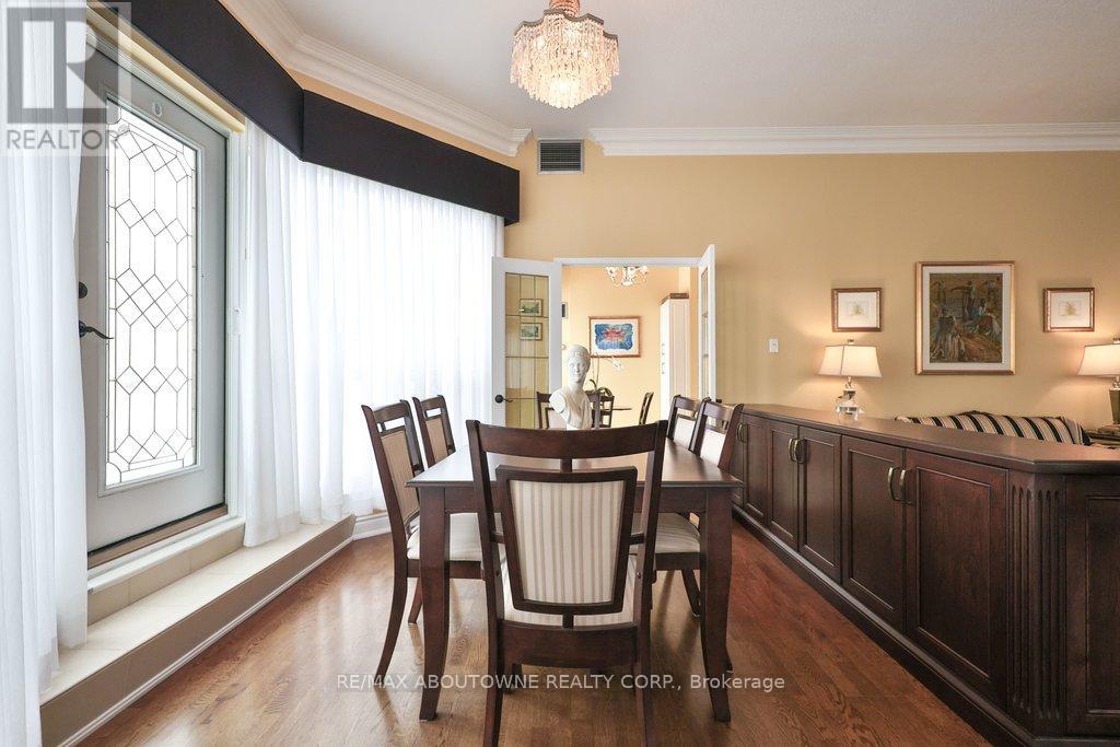 801 - 2511 Lakeshore Road W, Oakville, Ontario  L6L 6L9 - Photo 19 - W12771666