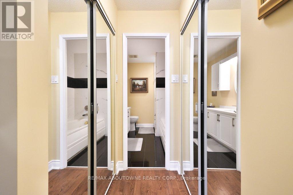 801 - 2511 Lakeshore Road W, Oakville, Ontario  L6L 6L9 - Photo 28 - W12771666