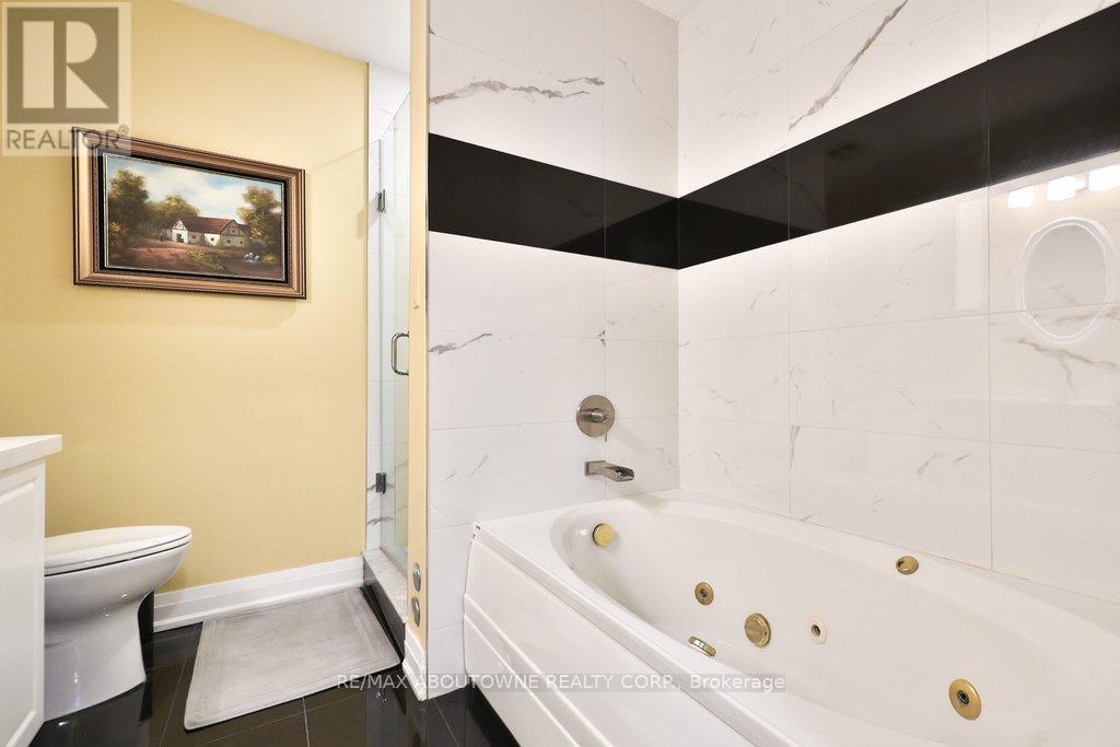 801 - 2511 Lakeshore Road W, Oakville, Ontario  L6L 6L9 - Photo 30 - W12771666