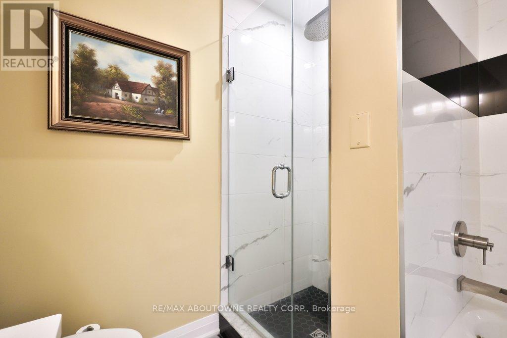 801 - 2511 Lakeshore Road W, Oakville, Ontario  L6L 6L9 - Photo 31 - W12771666