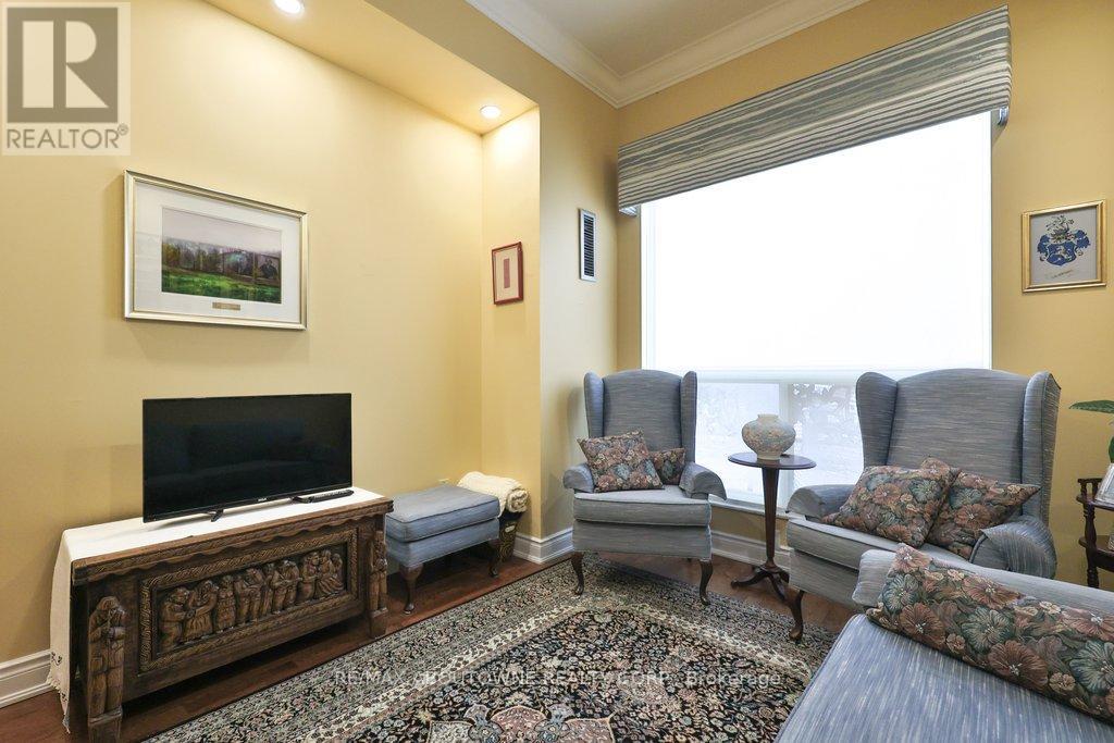 801 - 2511 Lakeshore Road W, Oakville, Ontario  L6L 6L9 - Photo 33 - W12771666