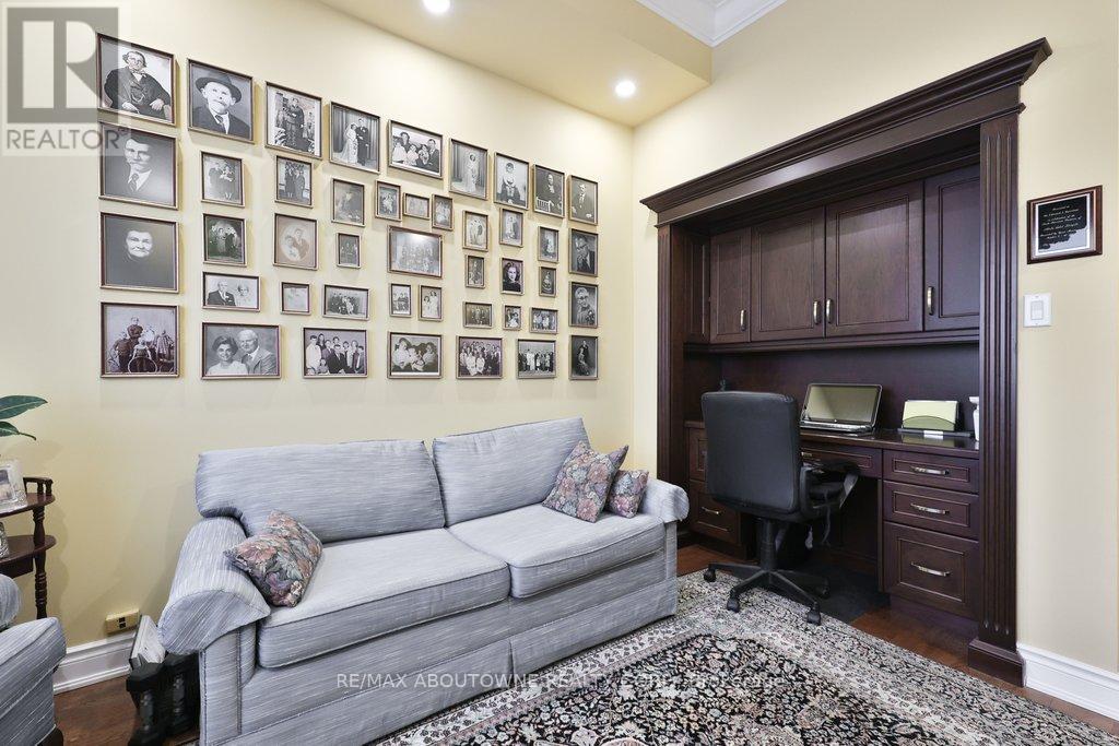 801 - 2511 Lakeshore Road W, Oakville, Ontario  L6L 6L9 - Photo 34 - W12771666