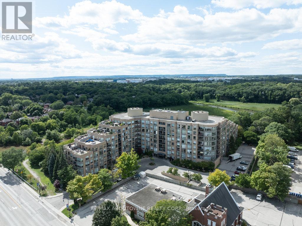 801 - 2511 Lakeshore Road W, Oakville, Ontario  L6L 6L9 - Photo 5 - W12771666