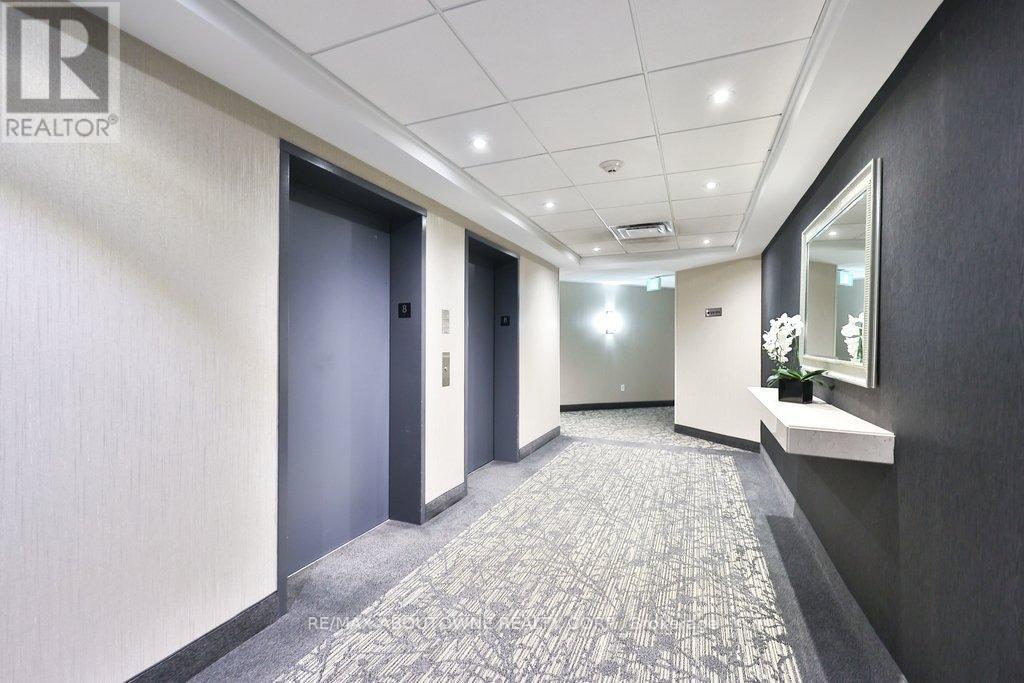 801 - 2511 Lakeshore Road W, Oakville, Ontario  L6L 6L9 - Photo 9 - W12771666