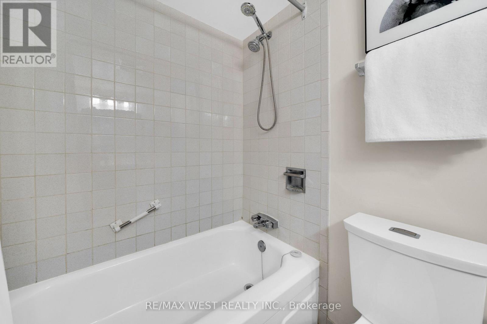 2005 - 1515 Lakeshore Road E, Mississauga, Ontario  L5E 3E3 - Photo 12 - W12771698