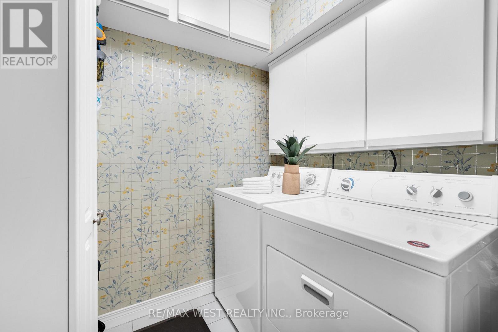 2005 - 1515 Lakeshore Road E, Mississauga, Ontario  L5E 3E3 - Photo 16 - W12771698