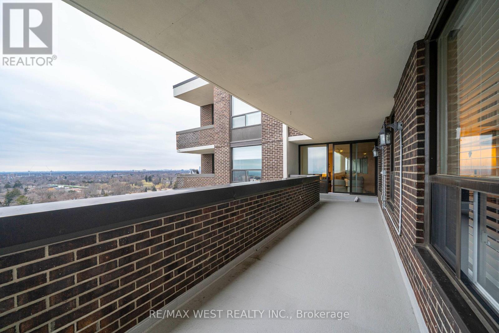 2005 - 1515 Lakeshore Road E, Mississauga, Ontario  L5E 3E3 - Photo 19 - W12771698