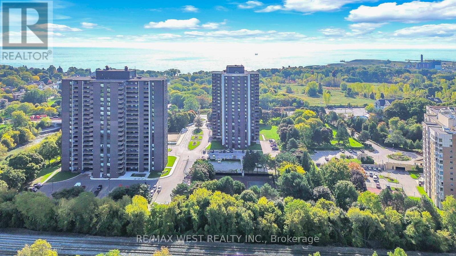 2005 - 1515 Lakeshore Road E, Mississauga, Ontario  L5E 3E3 - Photo 29 - W12771698