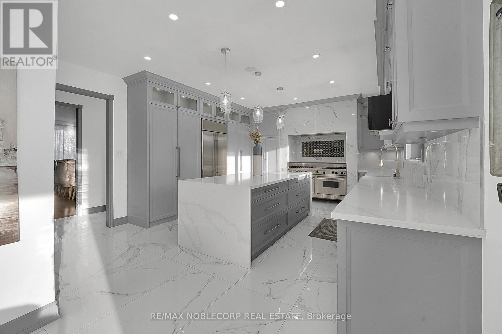 14 Bowman Avenue, Brampton, Ontario  L6P 0X5 - Photo 10 - W12771734