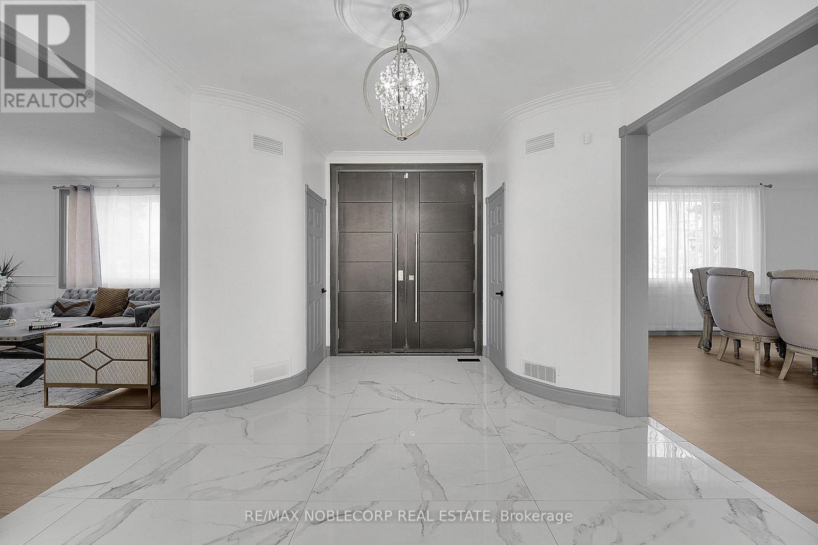 14 Bowman Avenue, Brampton, Ontario  L6P 0X5 - Photo 4 - W12771734