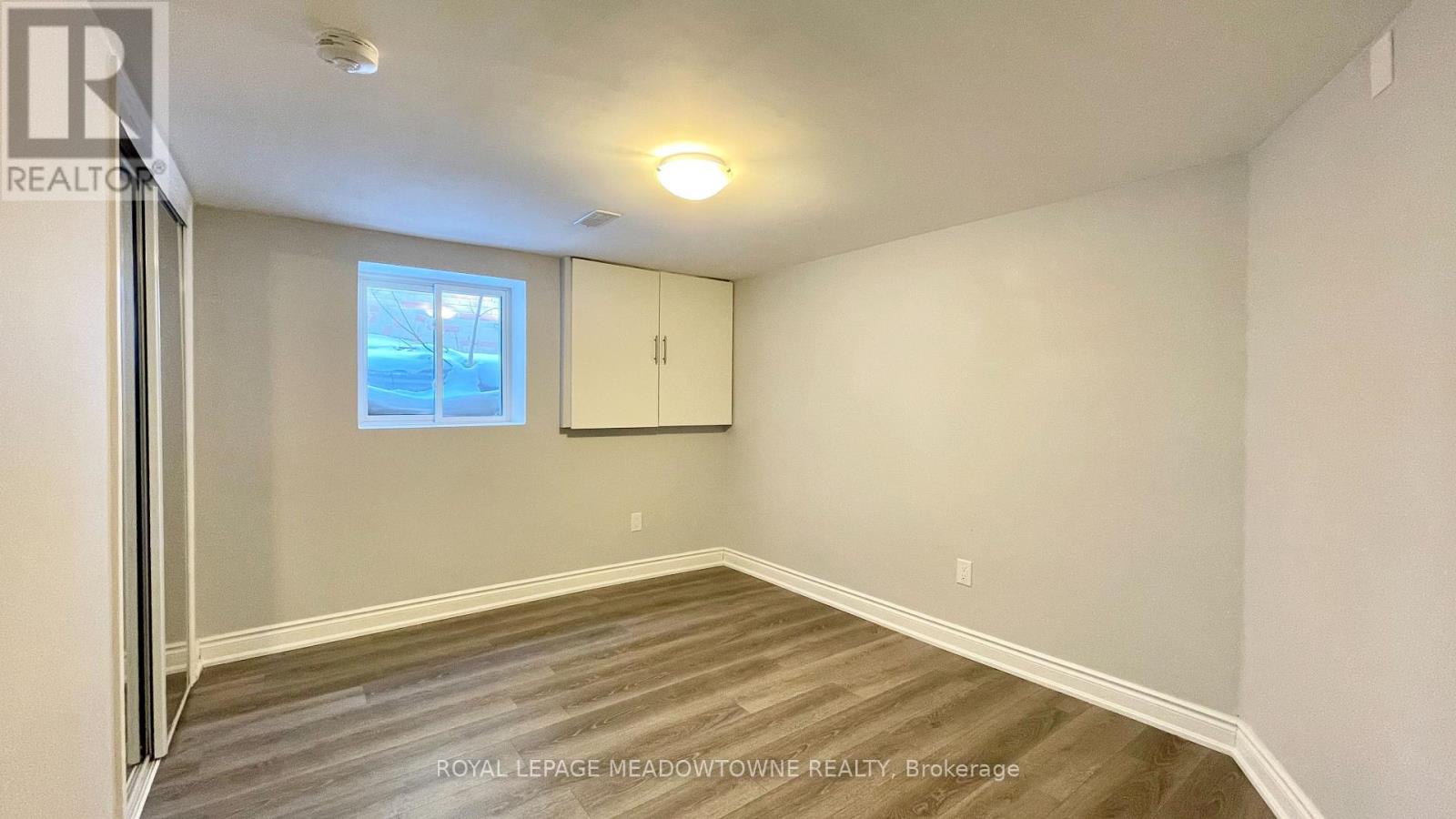 4 Keats Avenue, Halton Hills, Ontario  L7G 1T4 - Photo 12 - W12771738