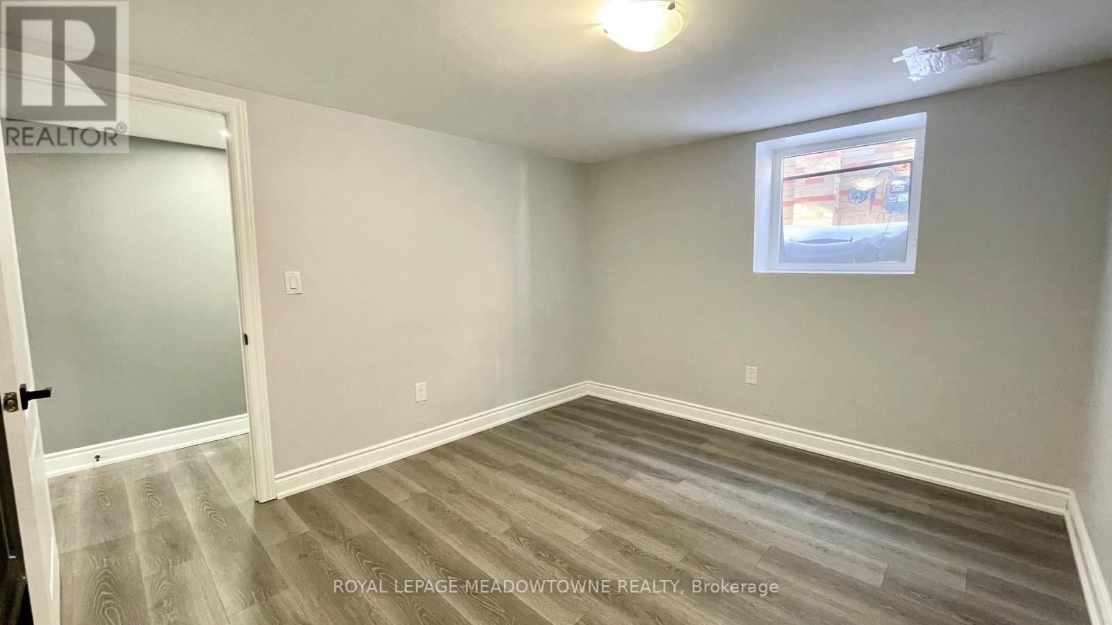 4 Keats Avenue, Halton Hills, Ontario  L7G 1T4 - Photo 13 - W12771738