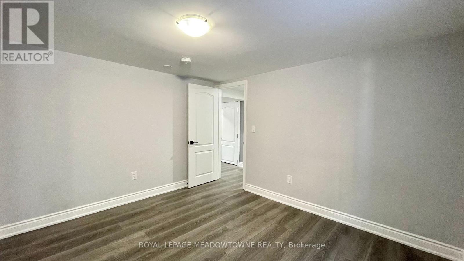 4 Keats Avenue, Halton Hills, Ontario  L7G 1T4 - Photo 14 - W12771738