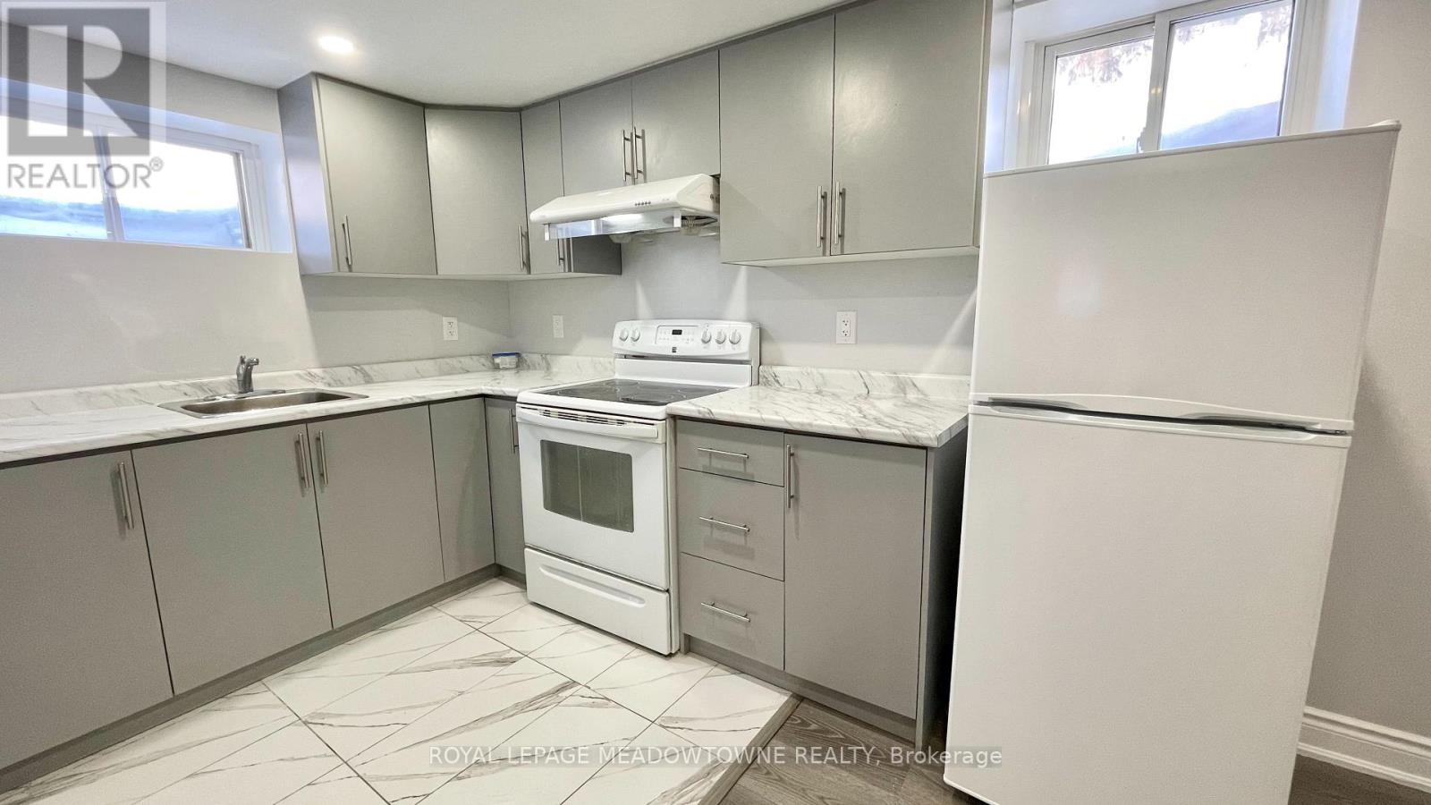 4 Keats Avenue, Halton Hills, Ontario  L7G 1T4 - Photo 6 - W12771738