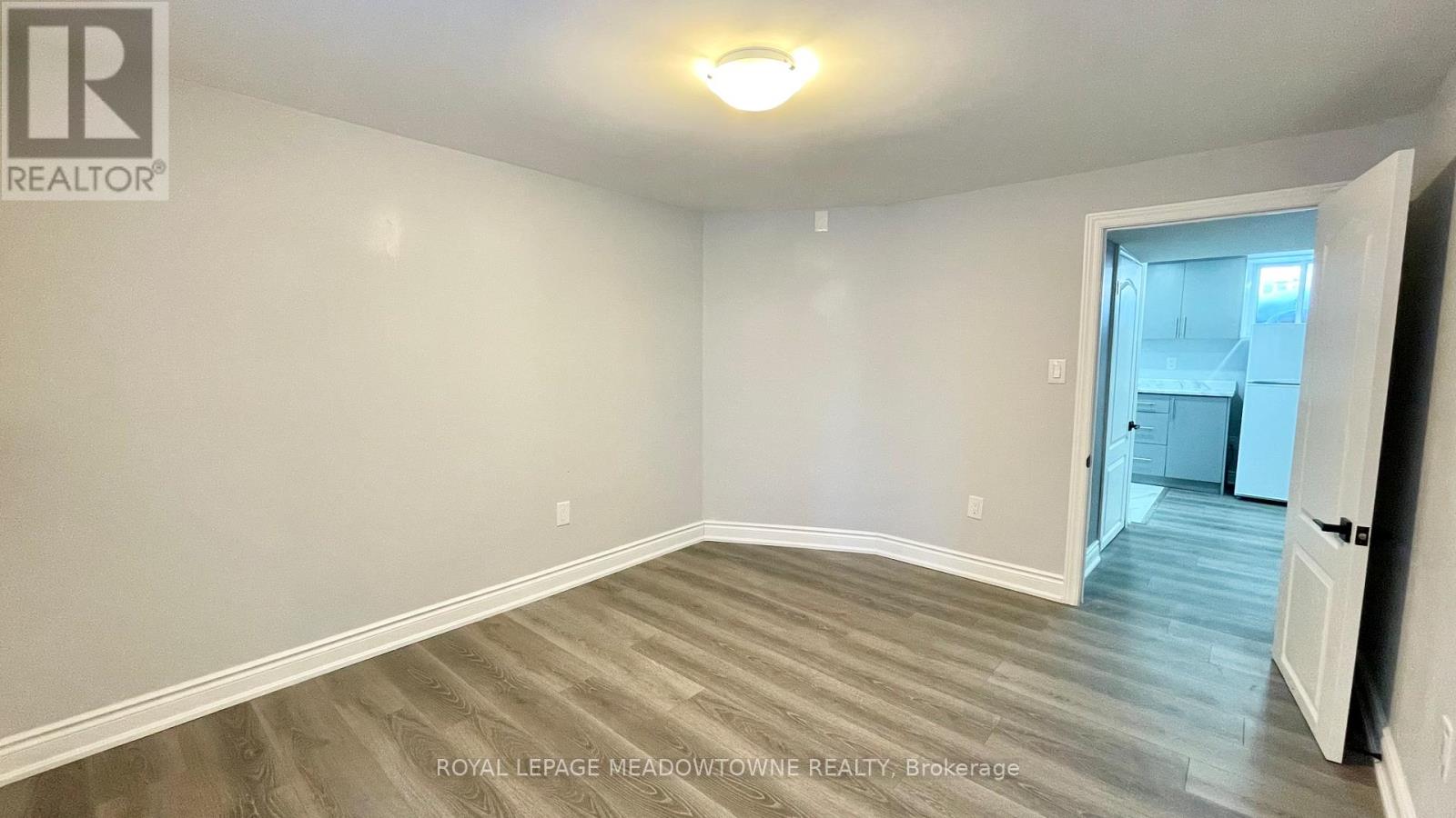 4 Keats Avenue, Halton Hills, Ontario  L7G 1T4 - Photo 9 - W12771738