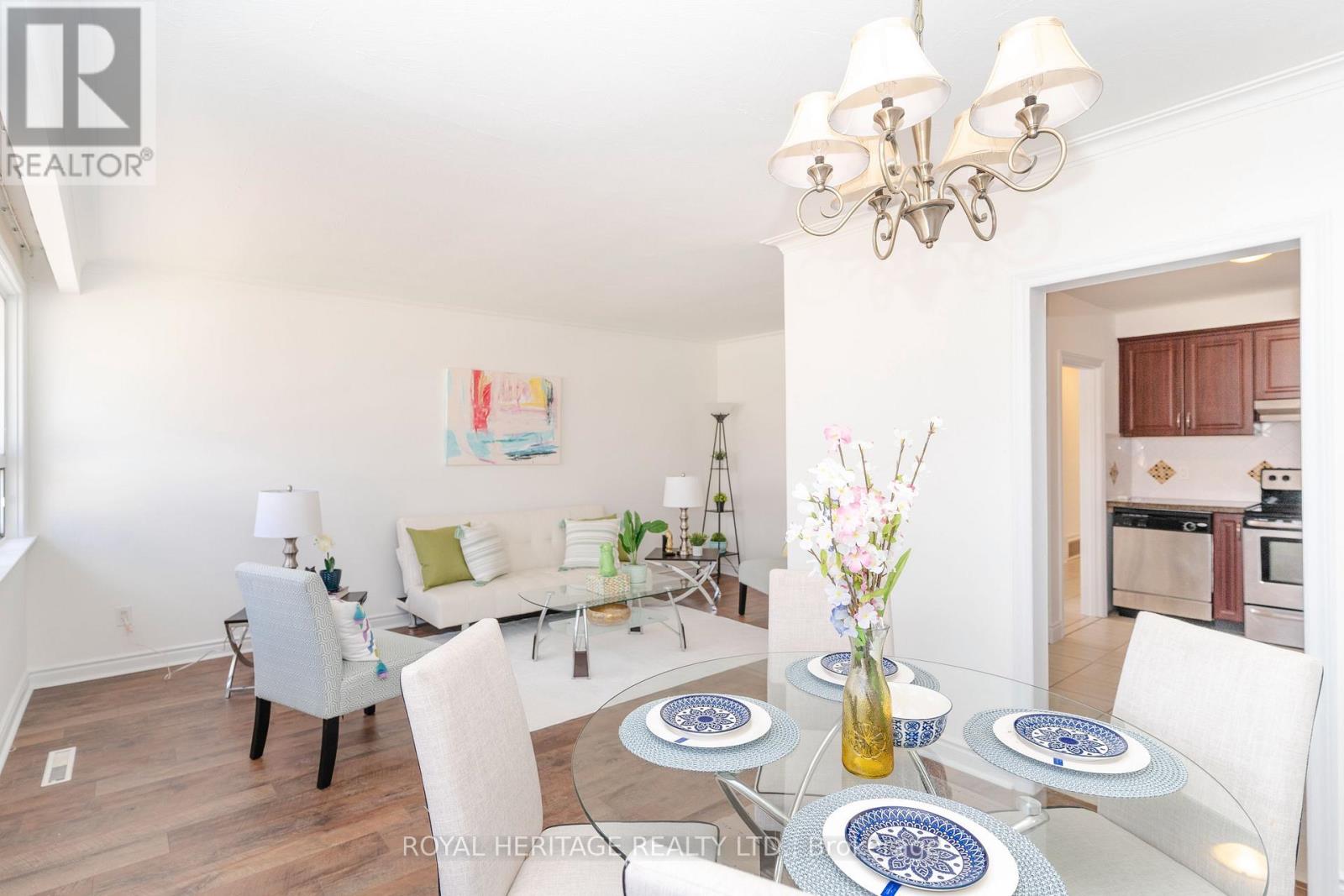 55 Bridgenorth Crescent, Toronto, Ontario  M9V 2M5 - Photo 10 - W12771768