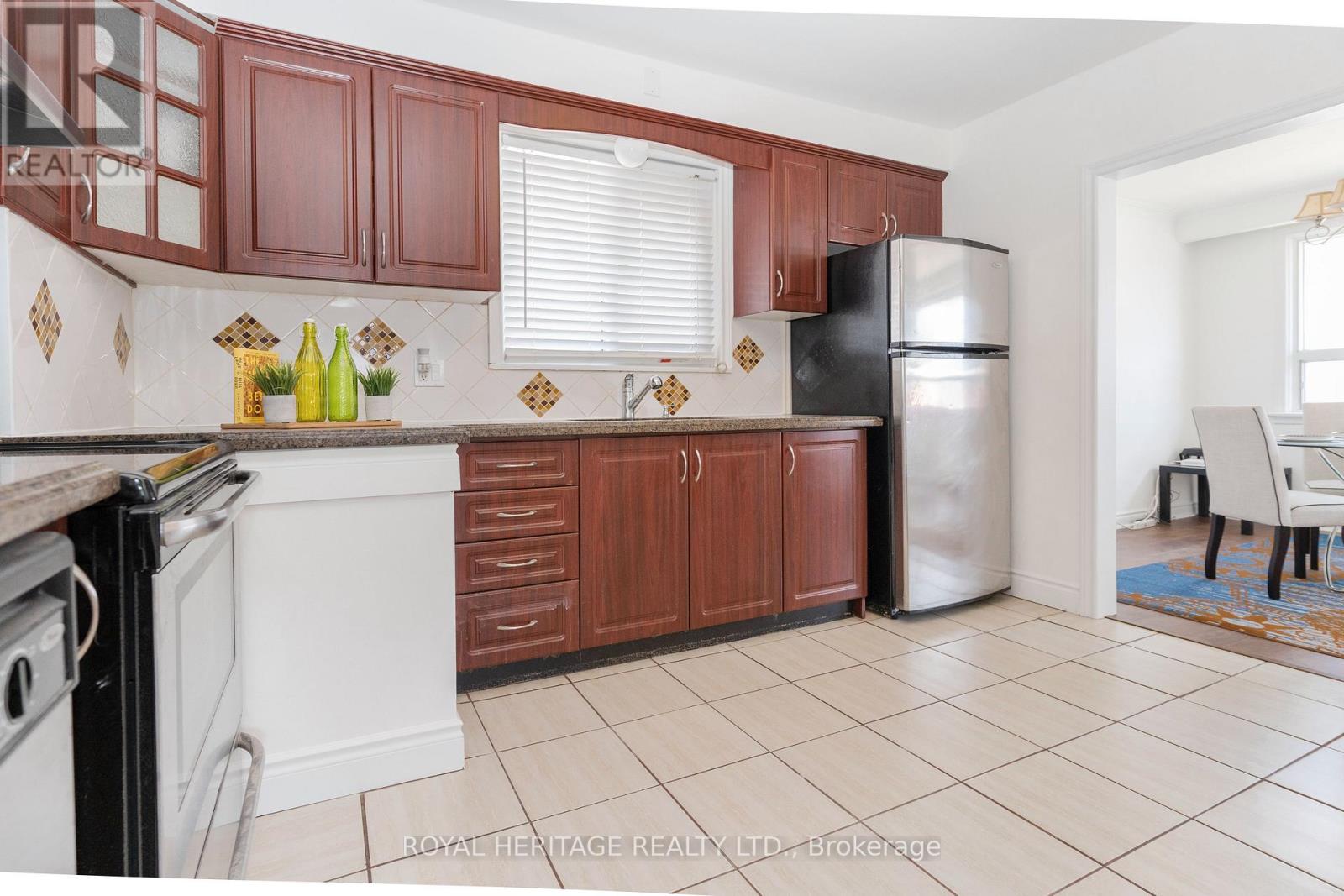 55 Bridgenorth Crescent, Toronto, Ontario  M9V 2M5 - Photo 14 - W12771768