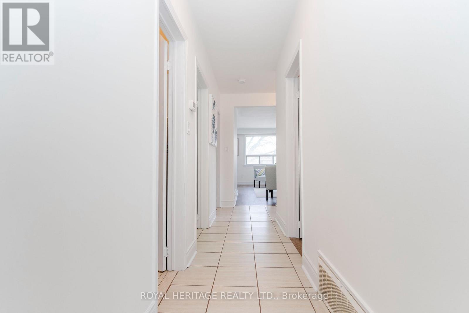 55 Bridgenorth Crescent, Toronto, Ontario  M9V 2M5 - Photo 15 - W12771768