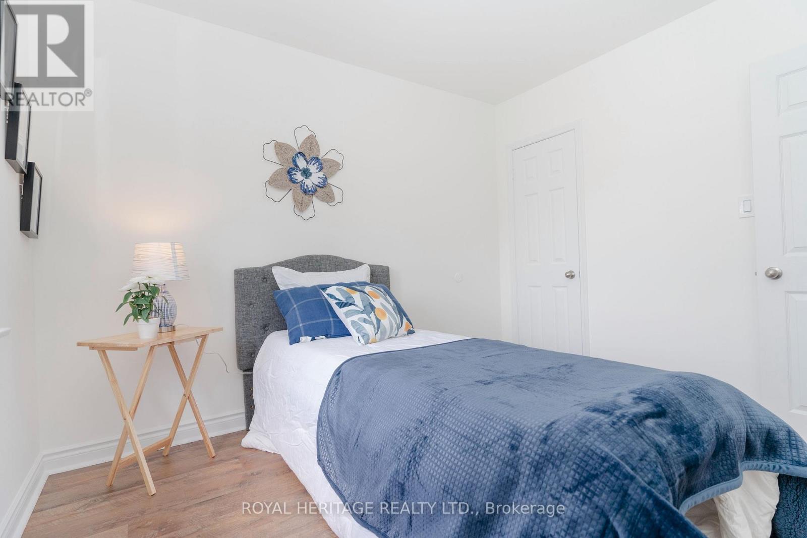 55 Bridgenorth Crescent, Toronto, Ontario  M9V 2M5 - Photo 18 - W12771768