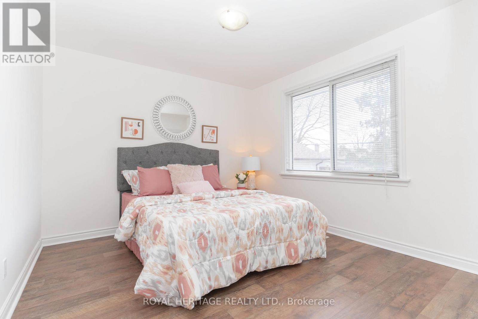 55 Bridgenorth Crescent, Toronto, Ontario  M9V 2M5 - Photo 23 - W12771768