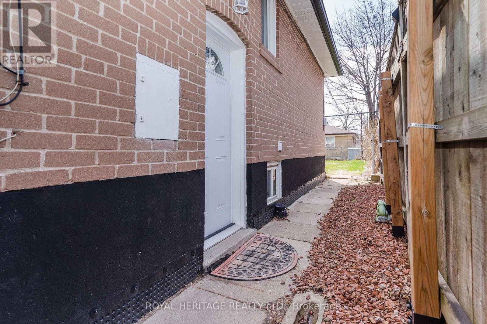 55 Bridgenorth Crescent, Toronto, Ontario  M9V 2M5 - Photo 26 - W12771768