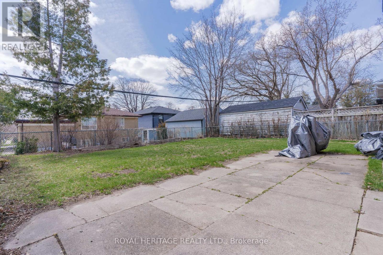 55 Bridgenorth Crescent, Toronto, Ontario  M9V 2M5 - Photo 27 - W12771768