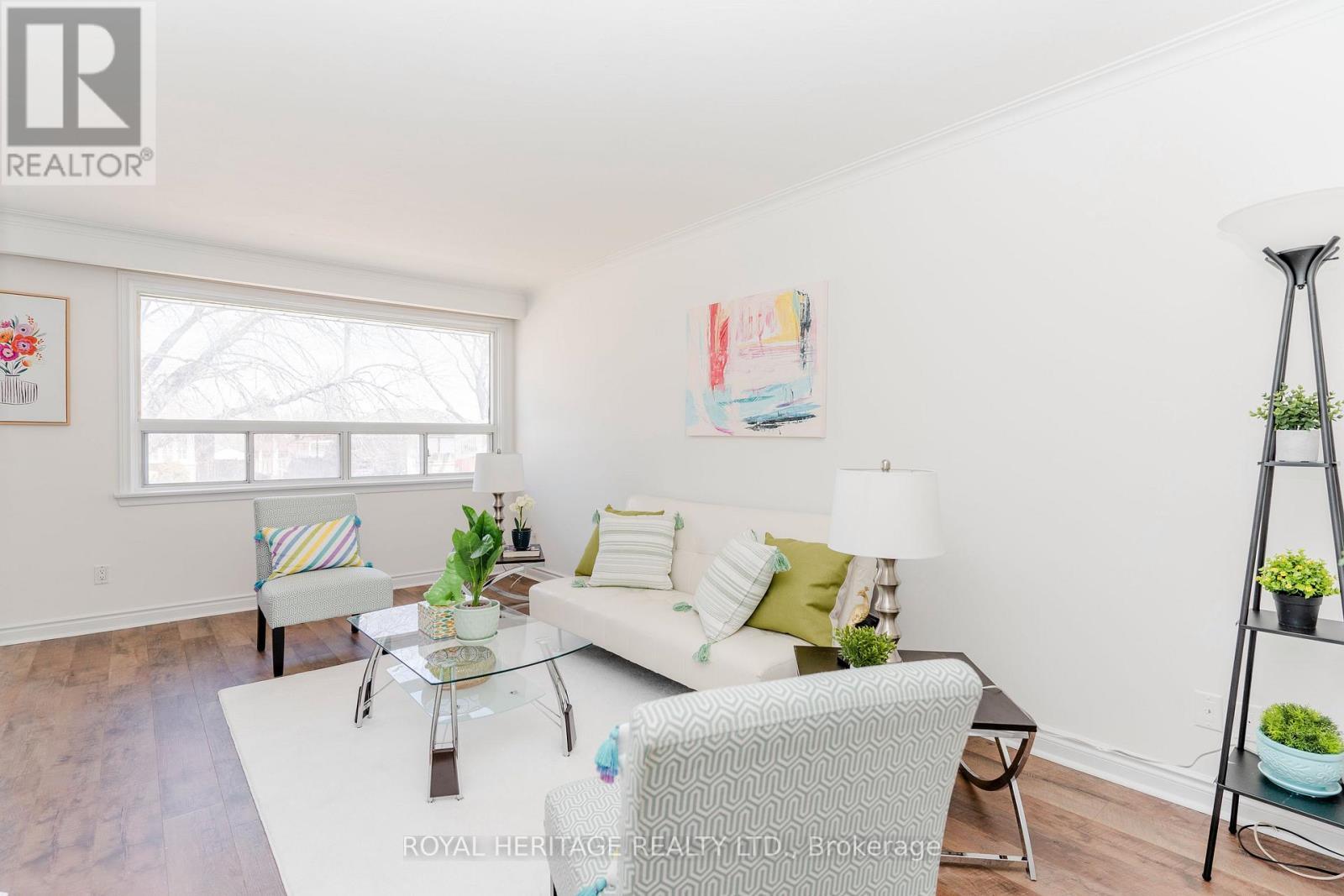 55 Bridgenorth Crescent, Toronto, Ontario  M9V 2M5 - Photo 5 - W12771768