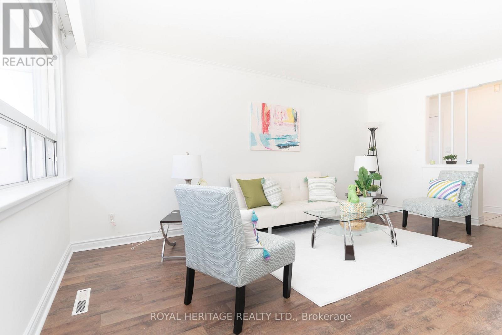 55 Bridgenorth Crescent, Toronto, Ontario  M9V 2M5 - Photo 7 - W12771768