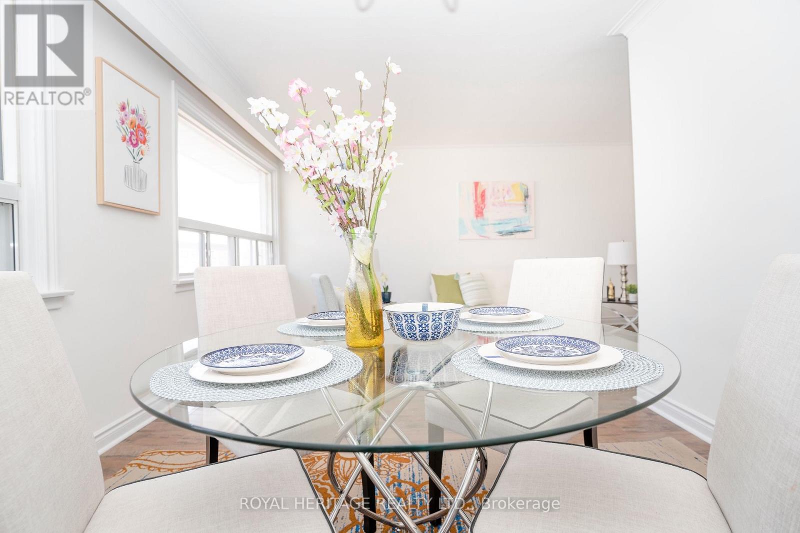 55 Bridgenorth Crescent, Toronto, Ontario  M9V 2M5 - Photo 8 - W12771768