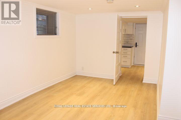 Lower - 242 Keele Street, Toronto, Ontario  M6P 2K3 - Photo 10 - W12771798