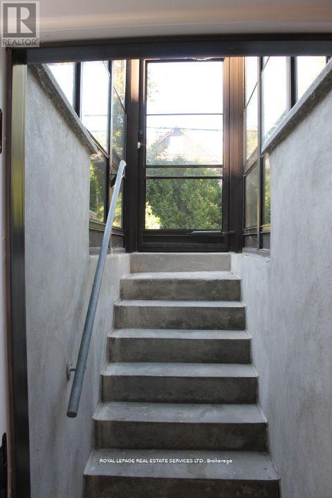 Lower - 242 Keele Street, Toronto, Ontario  M6P 2K3 - Photo 17 - W12771798