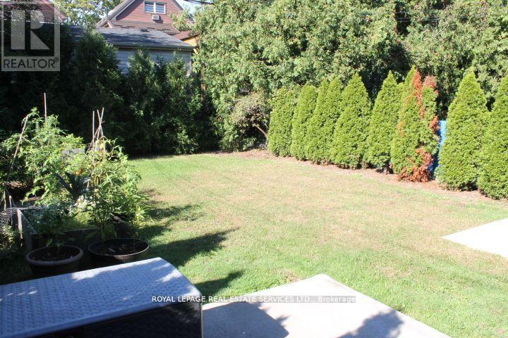 Lower - 242 Keele Street, Toronto, Ontario  M6P 2K3 - Photo 20 - W12771798