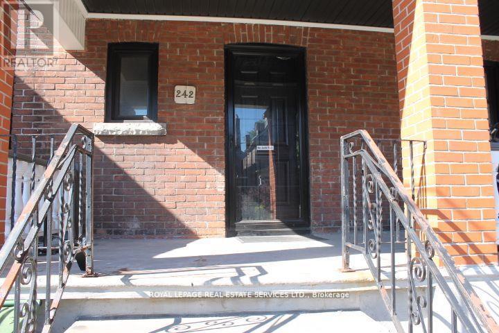 Lower - 242 Keele Street, Toronto, Ontario  M6P 2K3 - Photo 23 - W12771798