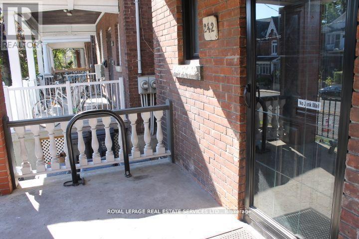 Lower - 242 Keele Street, Toronto, Ontario  M6P 2K3 - Photo 24 - W12771798