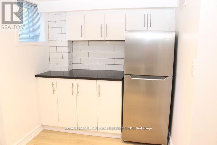 Lower - 242 Keele Street, Toronto, Ontario  M6P 2K3 - Photo 4 - W12771798